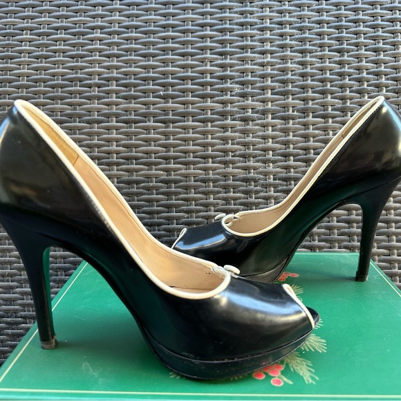 NEVER WORN Fendi Black and White Peep-Toe Heels - Picture 4 of 5
